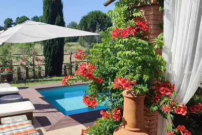 Image de Beautiful villa with pool and countryside views, 12 minutes from historic Uzes