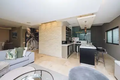 Image de New! Bantry Bay Luxurious Villa 50m from the sea