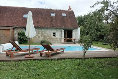 Image de Longère avec piscine dans son écrin de verdure