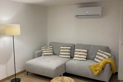 Image de Gîte rénové et climatisé, terrasse, parking privé – Plages & commerces à pied 🌞