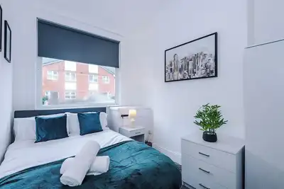 Image de Free Parking, Stoke, Sleeps up to 10, 4 bedrooms