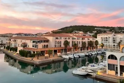 Image de Appartement au cœur de la Marina, à 5 minutes à pied des plages