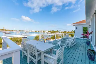 Image de Brand New Three Bedroom Home With Dock On Hope Town Harbour