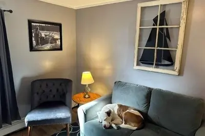 Image de In-town no frills 2 bedroom apt