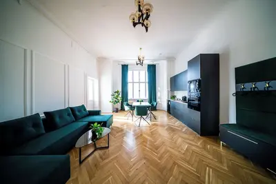 Image de Modern-Classic Fully Renovated apartment at Riverfront with Amazing view.