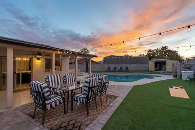 Image de Mid-Century Mountain View Oasis - Pool - Cabana - Huge Backyard