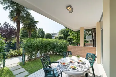 Image de Appartement de deux pièces avec piscine