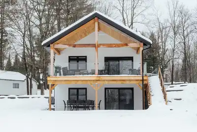 Image de Beaver Hollow at Algonquin Woods, Lake Front Cottage