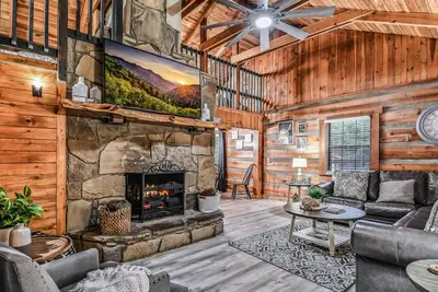 Image de New! Hidden Acres Lodge 3-Bedroom Cabin - Pets Allowed
