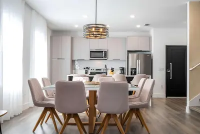 Image de Chic & Comfortable 4br Home Near Theme Parks