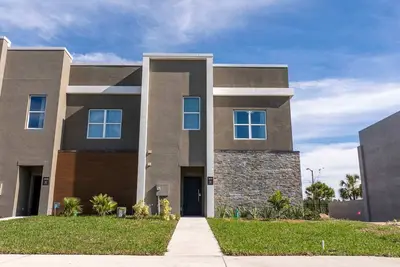 Image de Cozy & Stylish Home with Themed Decor