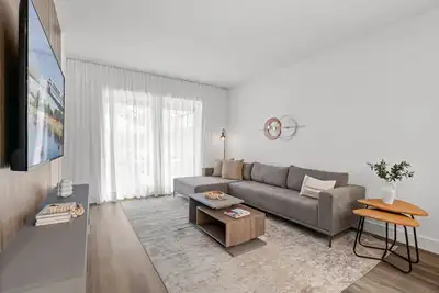 Image de Spacious & Chic Home with Private Pool