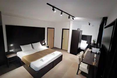 Image de One-bedroom apartment with balcony, Ac, WiFi in the hearth of amazing Sarajevo