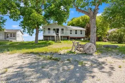 Image de Family & Pet Friendly  Beach Front Getaway