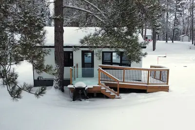 Image de Starlit Cabin at Algonquin Woods, Lake Front Cottage