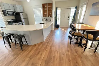 Image de Charming 2-BRoom in the heart of Memphis. Easy access to restaurants and shops.