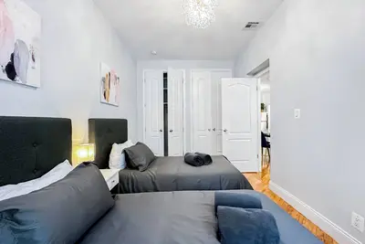 Classic Five Bedroom 2 Minutes To Train