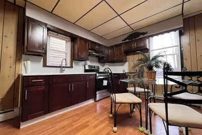 Image de Nyc Next Door! Walk to Path from This Charming 2br