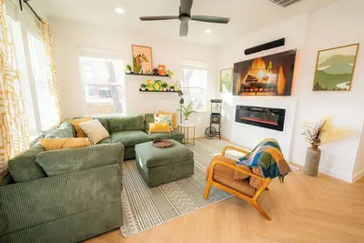 Image de Cozy Haus • Hot Tub • King Beds