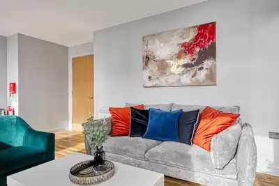 Image de Modern Bright Apartment Media City | Pass the Keys