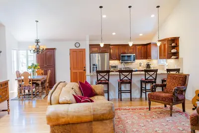 Image de Single Level Spanish Style Home Nestled near the Beach & Sunset Park