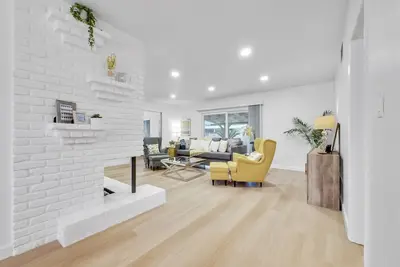 Image de Luxe Retreat · Disneyland + Oc Main Attractions!