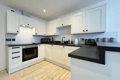 Image de Modern 2 Bedroom Apartment | Near Hospital & Races