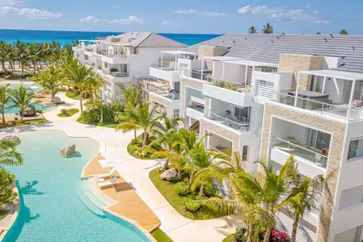Image de Luxury 1 Br at Aqua Esmeralda Private Beach Access
