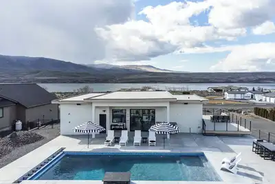 Image de New! The 19th Hole at Desert Aire