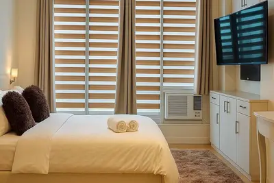 Image de “Modern Cozy Unit with Balcony & Fast Wi-Fi – Near Sm Bicutan”