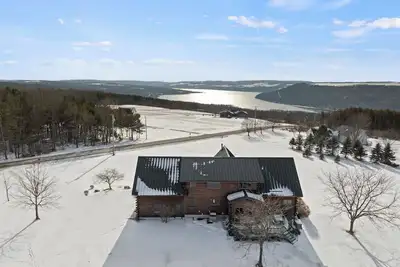 Image de Charming 3-bed lakeside chalet with Ac and WiFi along beautiful Keuka Lake, Ny