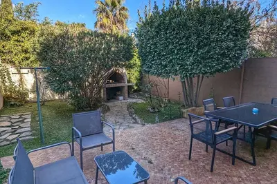 Image de Maison lumineuse avec espace Bbq proche du centre ville et 15 minutes des plages