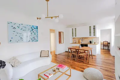 Image de Élégant Appartement près de la Tour Eiffel - Refait à neuf et Air Conditionné