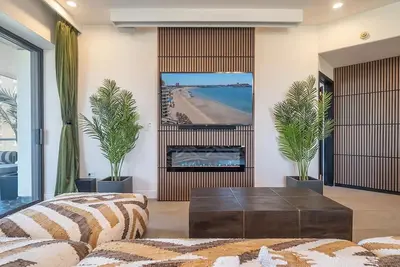 Image de Swanky Huge 3 Bedroom 3 Bath in Las Palomas. 2 Master Bedrooms. Just Remodeled!