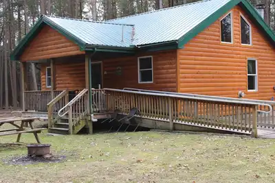 Image de Handicap Cabin with hot tub ~ No Pets