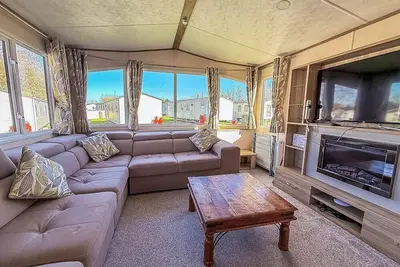 Image de Homely caravan at Broadland Sands Holiday Park ref 20044sv