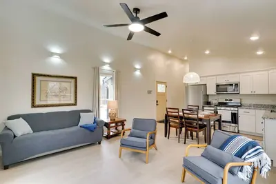 Image de 2 Mi to Lake Tansi & Golf: Modern Cottage!