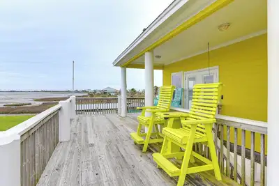 Walk to Beach: Bayfront Gilchrist Getaway!