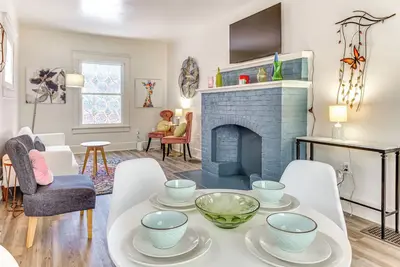 Image de 3 Mi to Dtwn Indy: Pet-Friendly Home w/ Backyard!