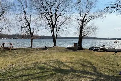 Image de Charming 2-bedroom Lakefront House with Upnorth Feel
