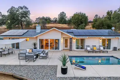 Image de Yosemite Serenity: Hilltop pool, hot tub and firepit!