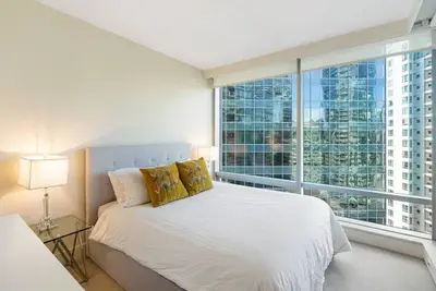 Image de Luxurious 2-Bedroom Condo at Shangri-La Awaits