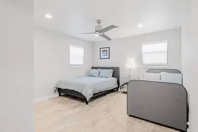 Image de Ultimate Lake Playground: Shaded Backyard, Water Slide, Double Deck  on Lake Lbj