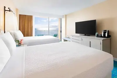 Image de Ocean Front Two Doubles with Lanai at The Twin Fin Hotel, 4 Units, Outdoor Pool