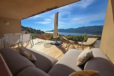 Image de Appartement 2 pièces superbe vue mer, clim et wifi, piscine chauffée. . .