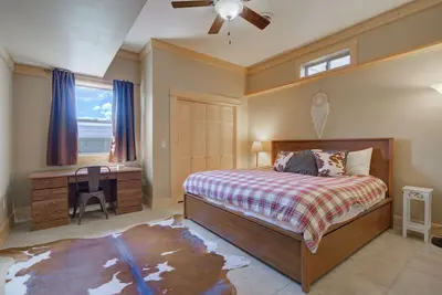 Image de Rustic Seclusion Meets Mother-in-Law Chic – Your Montana Escape Awaits!