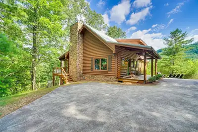 Charming 4-bedroom cabin 4 miles from the  Smokey Mountain National Park