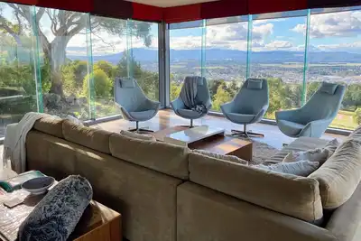 Image de Spacious 6-Br Retreat with Breathtaking Views – Perfect for Family & Friends