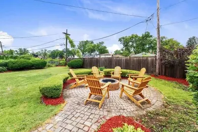 Image de King Bed, Game Room & Fire Pit | Lcp Collection