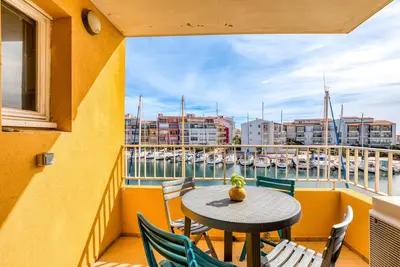 Image de Appartement 'Super Sur L'Ile Des Pêcheurs' avec vue sur la mer, terrasse privée et climatisation